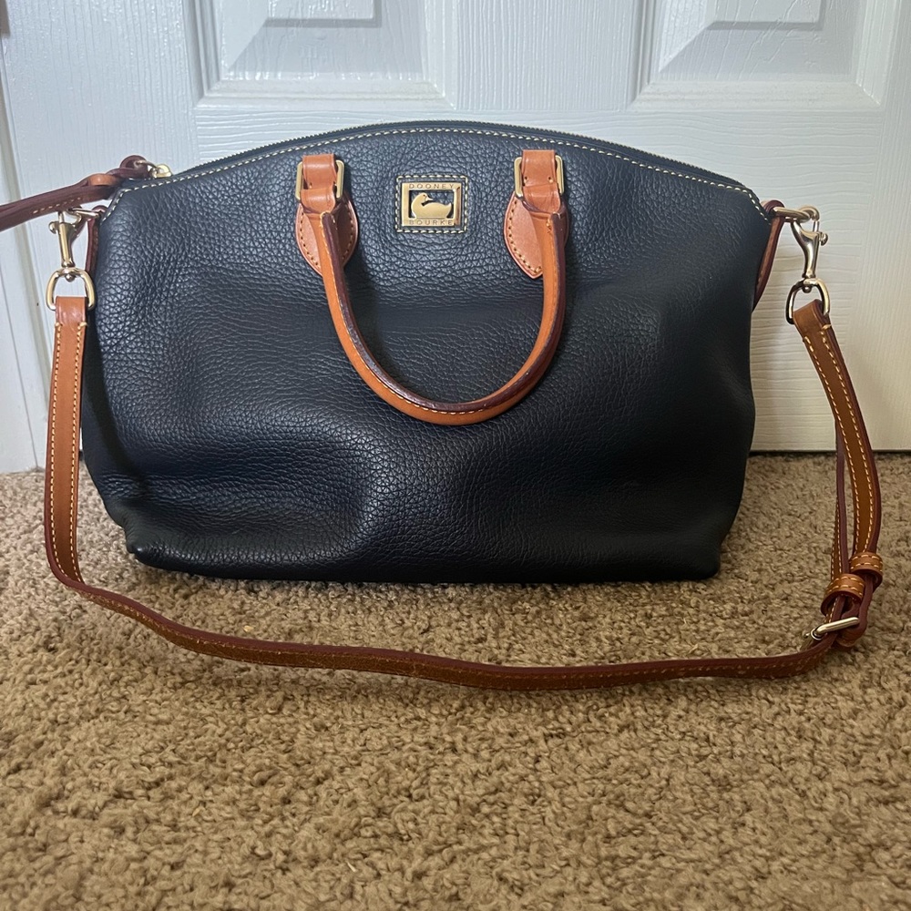 Dooney and bourke satchel crossbody bag